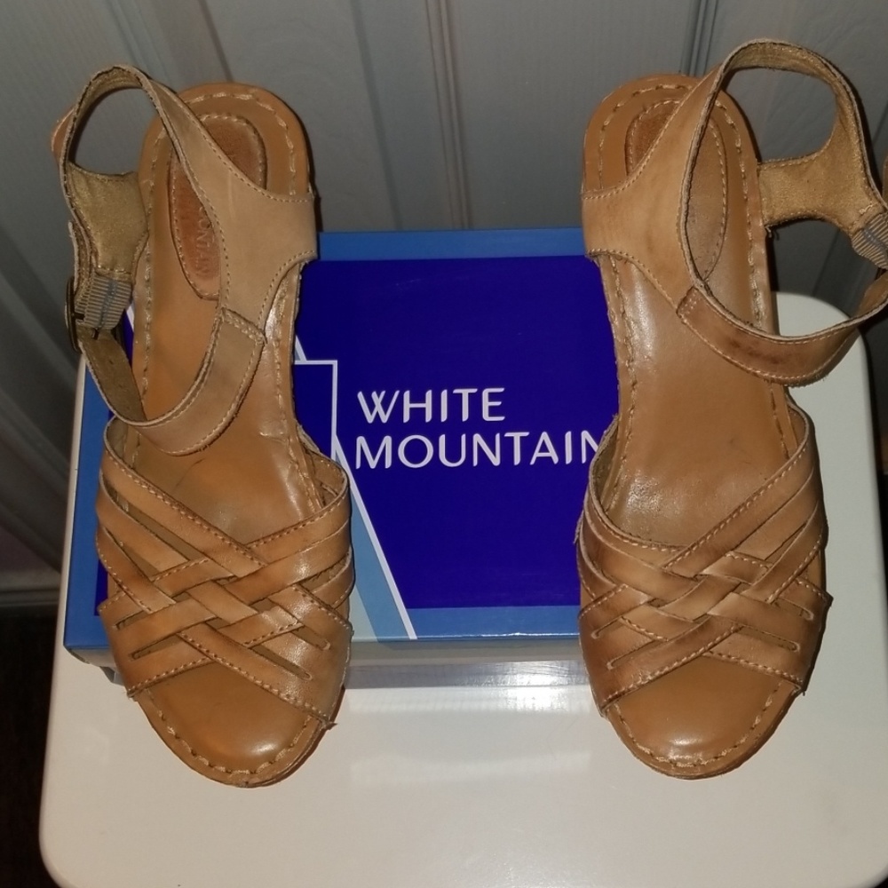 White Mountain Tiger Lily Honey Sandals